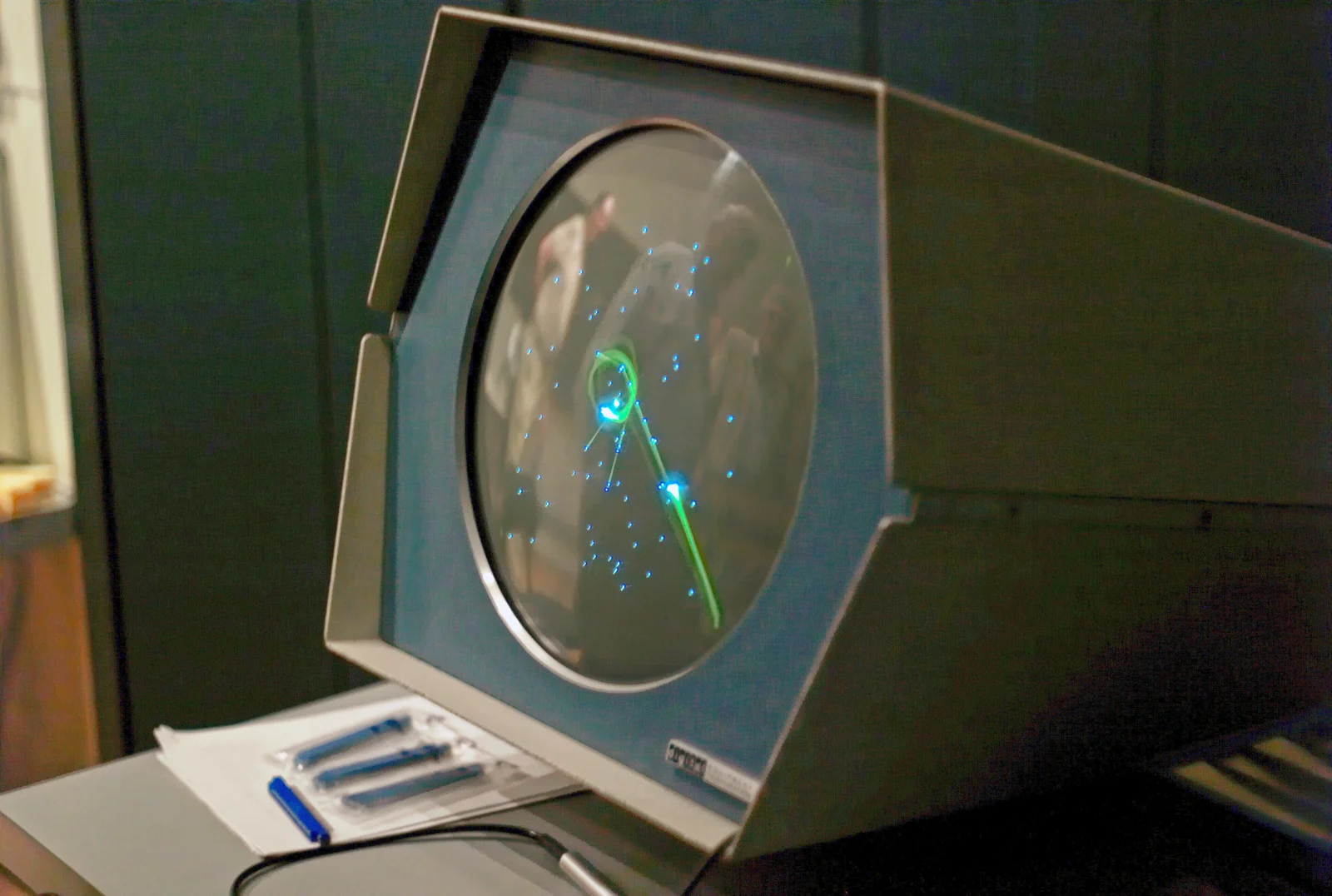 Spacewar! running on the round screen of a PDP-1 computer