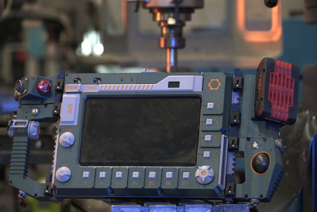The MDU-12 cyberdeck: a 3D-printed case holding a screen, with rows of buttons, dials and a trackball around it
